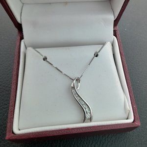 Helzberg diamond/white gold necklace